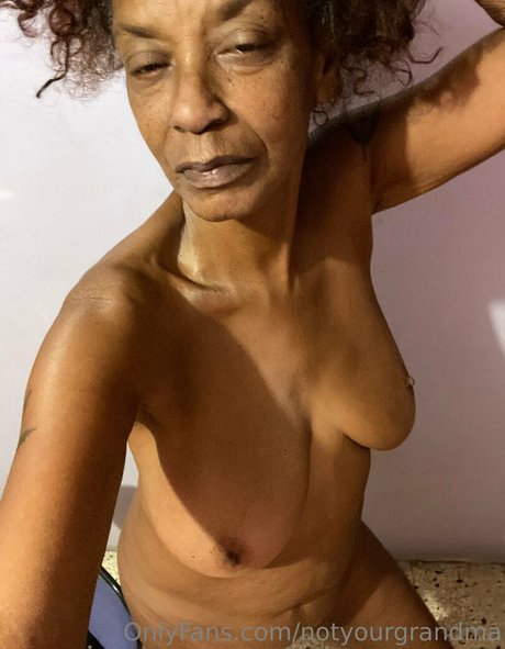 notyourgrandma modèle artistique archive