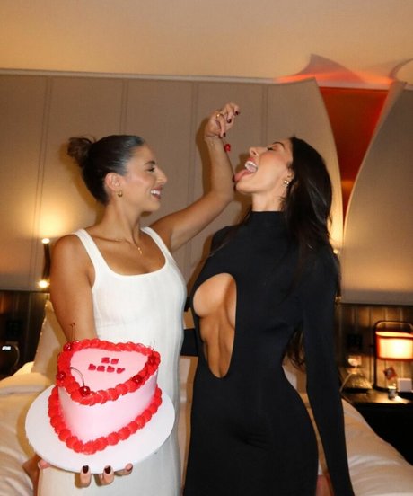 Phoebe Chakar joli modèle photos