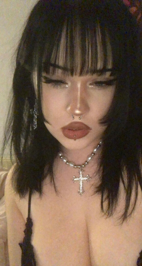 Hellok1ttyslvt actrice érotique image