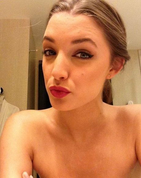 Alyssa Arce modèle de haute qualité archive