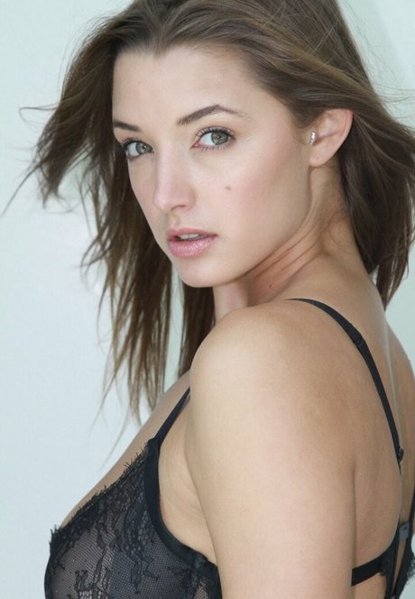 Alyssa Arce modèle meilleur images