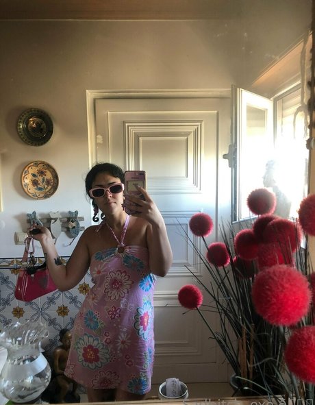 sadbitch exe modèle joli image