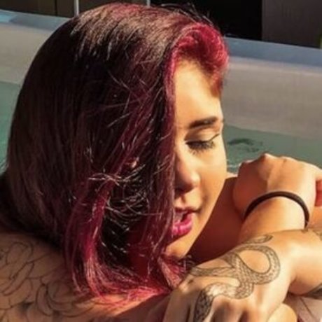 Lia Dumbra beau modèle img