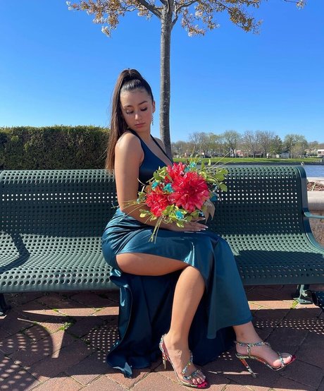 Baylee Adami modèle magnifique galeries