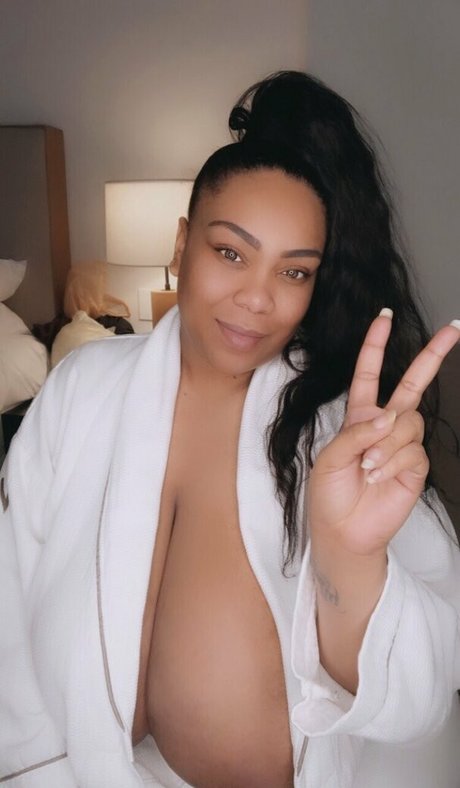 Bustydejavu star du porno chaude archive