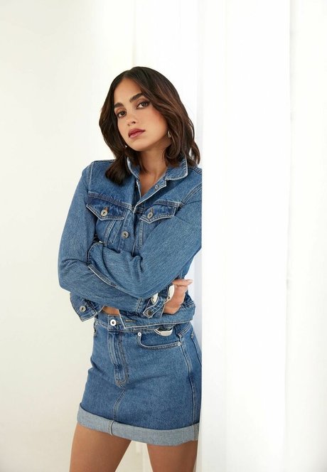 Melissa Barrera star du porno parfaite photo