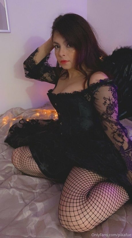 Pikafue star du porno adulte archive