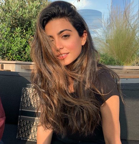 Emeraude Toubia modèle sexy images