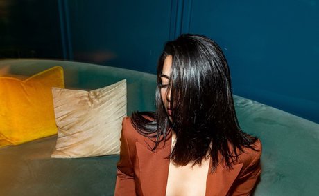 Emeraude Toubia modèle sympa des photos