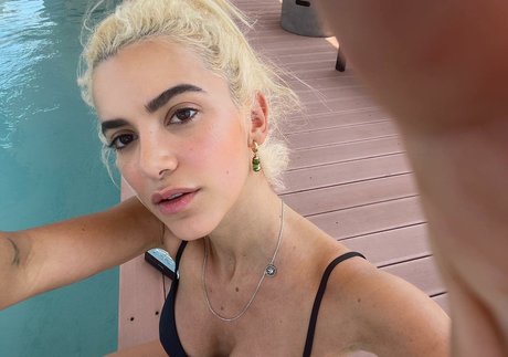 Manu Gavassi star du porno adulte collection