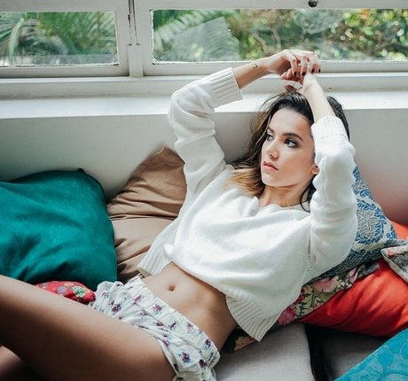 Manu Gavassi star du porno chaud img