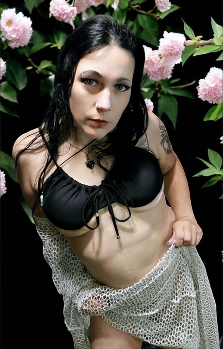 Lili Lace modèle nu photo