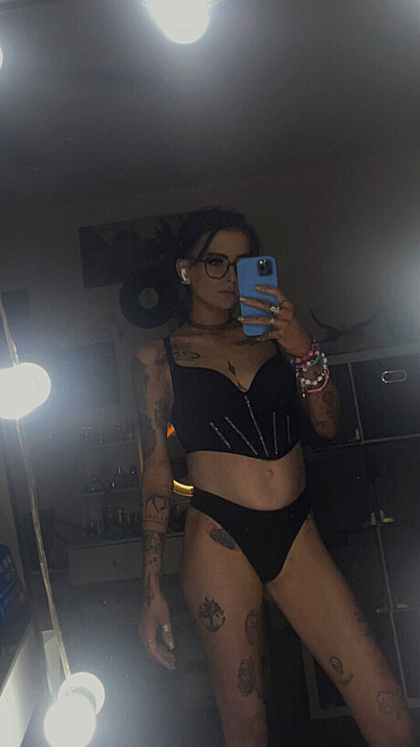 Hazy_ modèle sexy image