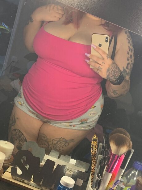 LIGHTBRIGHTYELLA actrice nue photo