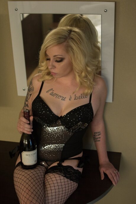 Kaitlin star du porno érotique des photos