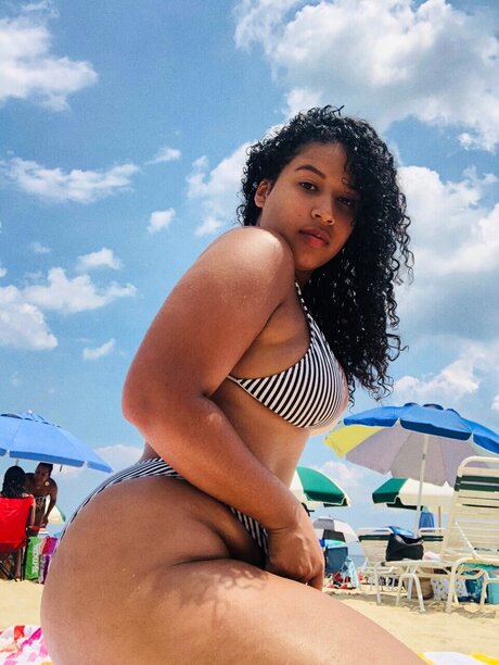 ThiqueMami star du porno nue photo