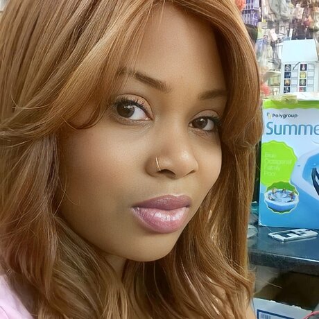 QUEEN LAYONI actrice chaude collection