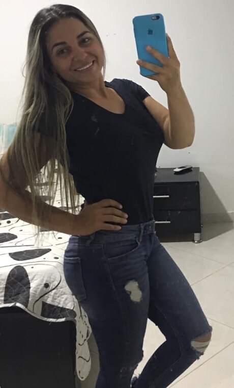 Nury Bernal haut de star du porno des photos