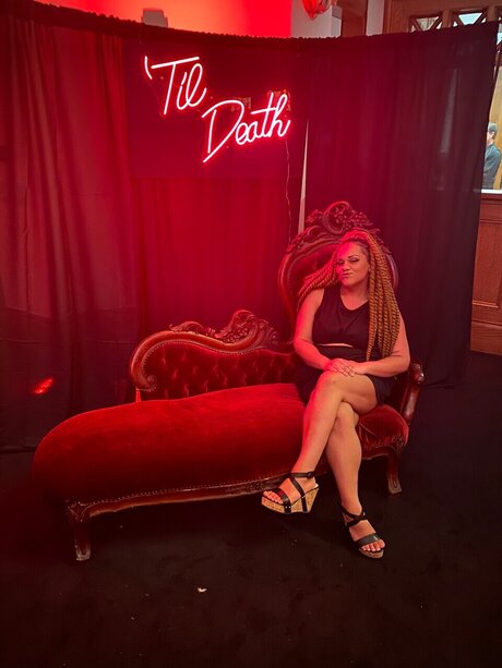 Queen Ursula modèle pornographique photo