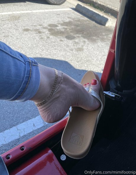 mimifootnip modèle pornographique collection