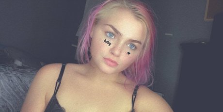 pawg rousse uniquementfans érotique sympa des photos