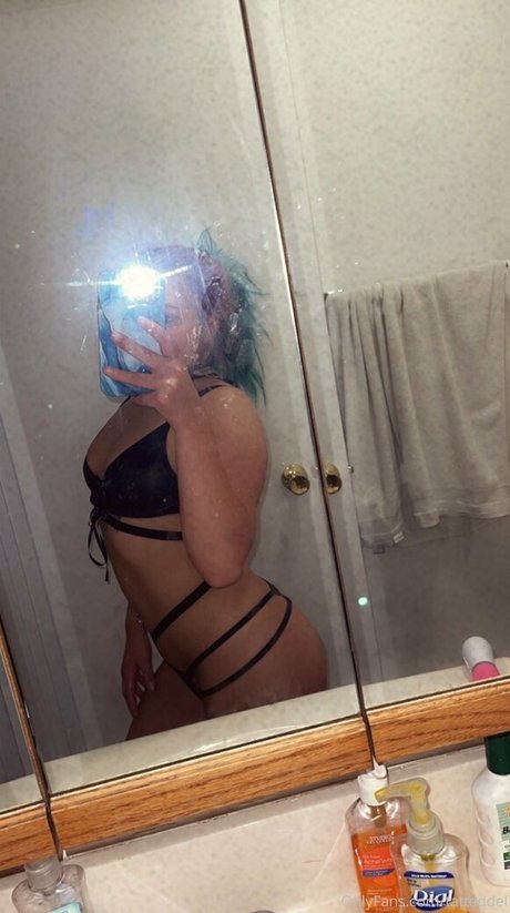 tatteddel étoile sexy photos