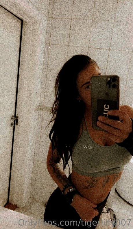 tigerlilly007 actrice pornographique galerie