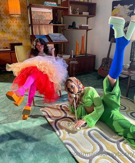 lucy love98 modèle érotique image