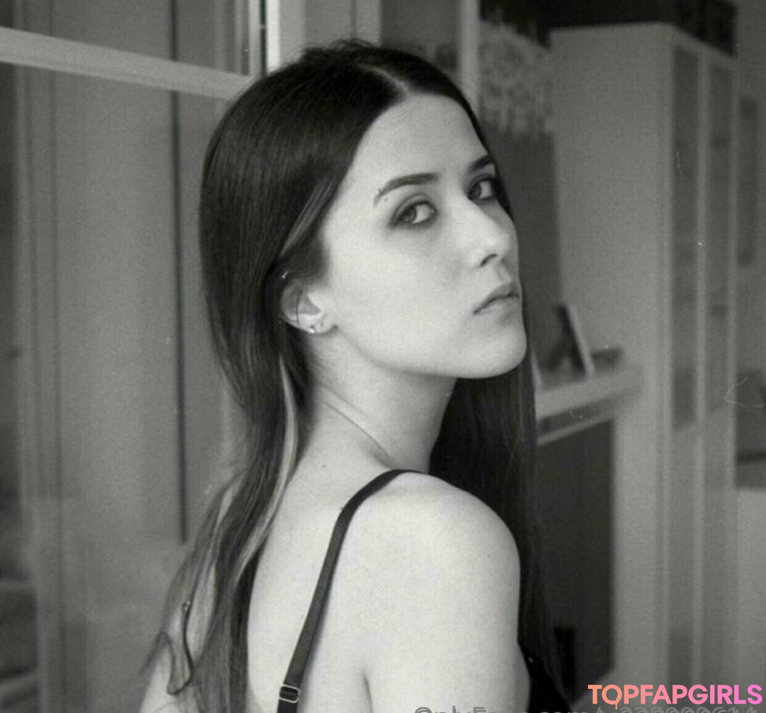 jolie pipe onlyfans nu pornographique image