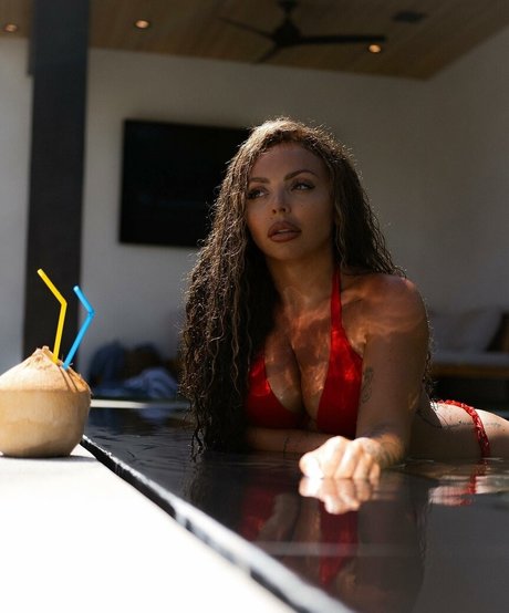 Jesy Nelson modèle sexy images