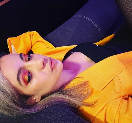 laure bv star du porno érotique image