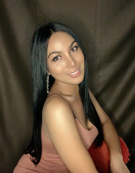 Emmy Monika modèle hd photo