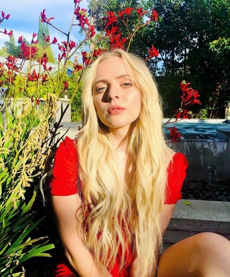 Madilyn Bailey actrice nue photos
