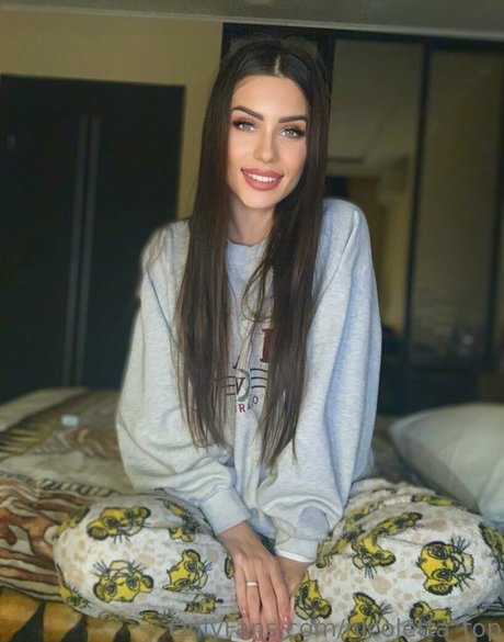 Nicoletta top modèle exclusif des photos