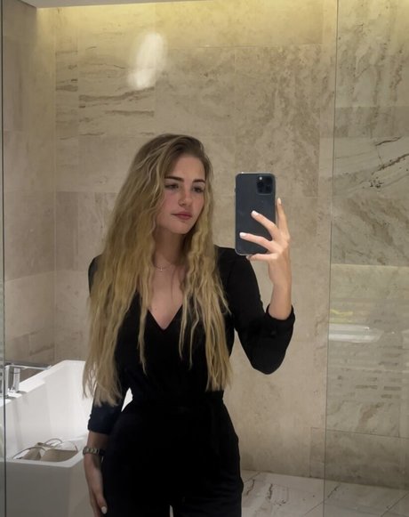 fab ienne0805 star du porno en haute qualité galerie