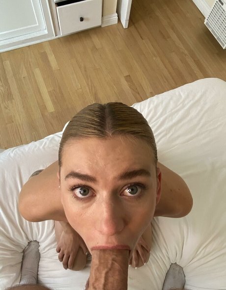 Halli Lover étoile nue galerie