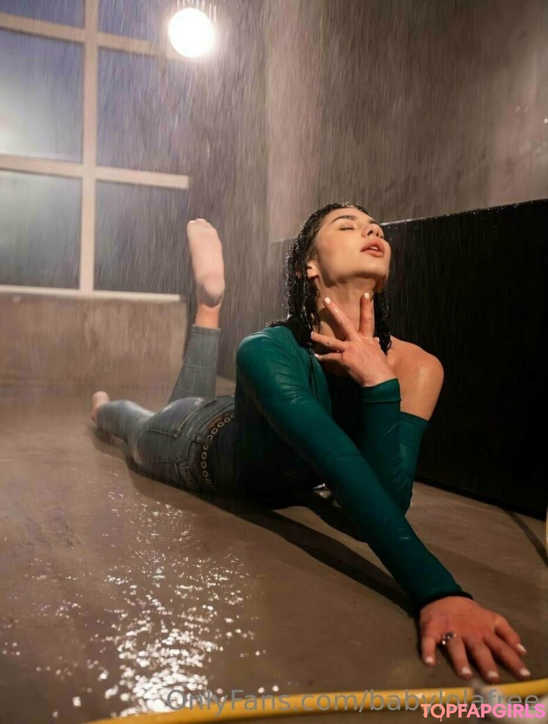 gros seins ébène onlyfans belle nue img