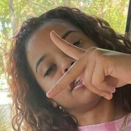 thaonly lili modèle parfait des photos