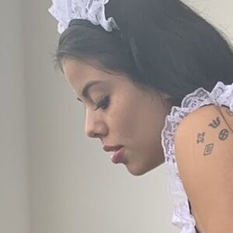 milf aux cheveux noirs onlyfans art haute définition photo