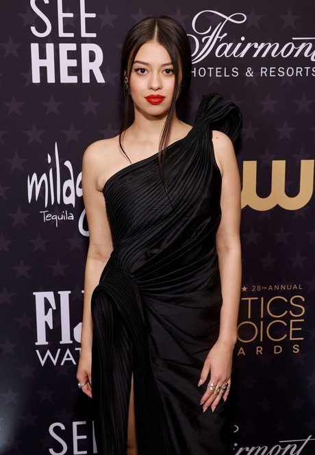 Amber Midthunder étoile érotique photos