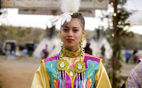 Amber Midthunder modèle sympa photo