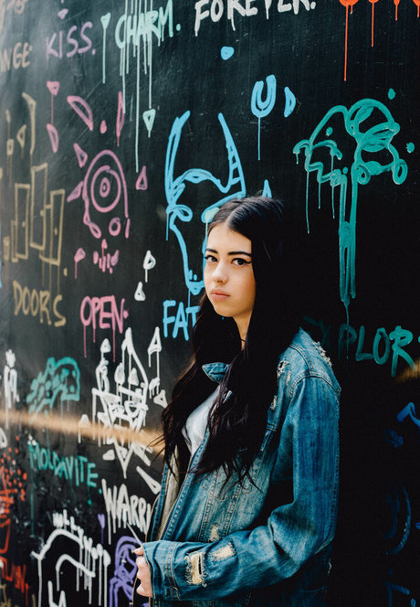 Amber Midthunder modèle nu collection