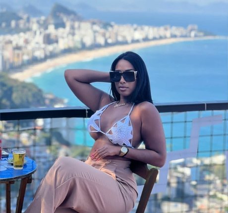 Thaynunes actrice de nus collection