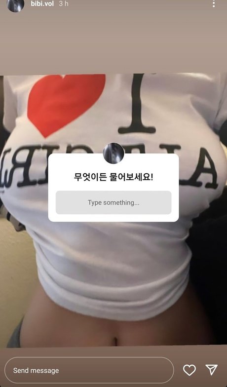 milf aux cheveux noirs onlyfans art haute définition des photos