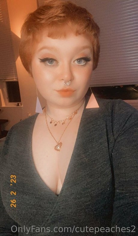 solo aux gros seins uniquementfans nus chauds img