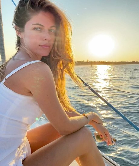 Stephanie Cayo modèle magnifique img