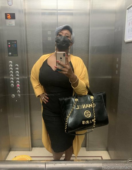 selfie pawg uniquementfans sexy parfait galerie