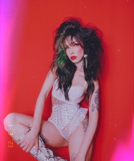 Angel Ferrari star du porno nue galerie