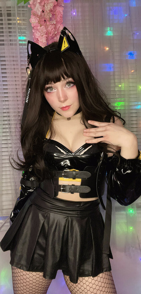 tatouages ​​blonds onlyfans adulte chaud des photos