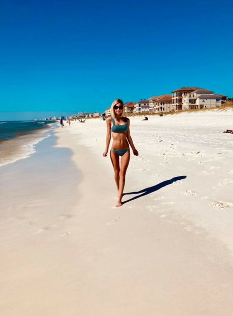 Bella Thore art star du porno archive